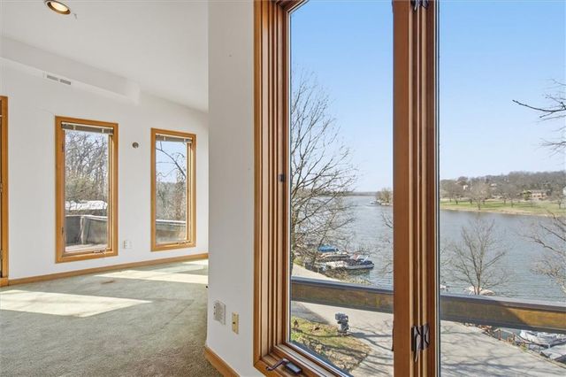 125 Lakeshore Drive S, Lake Quivira, KS 66217