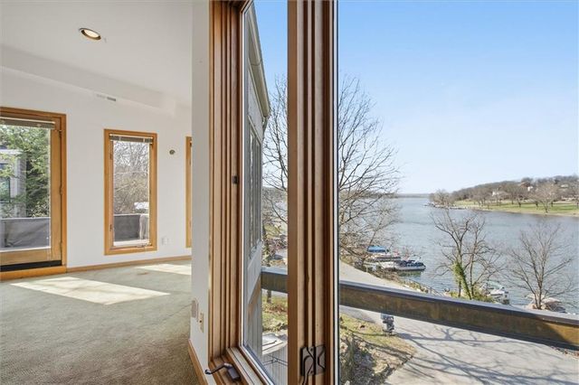 125 Lakeshore Drive S, Lake Quivira, KS 66217