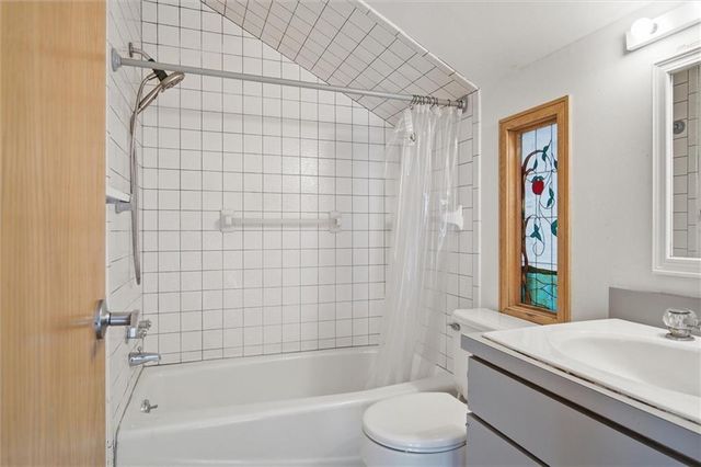 125 Lakeshore Drive S, Lake Quivira, KS 66217