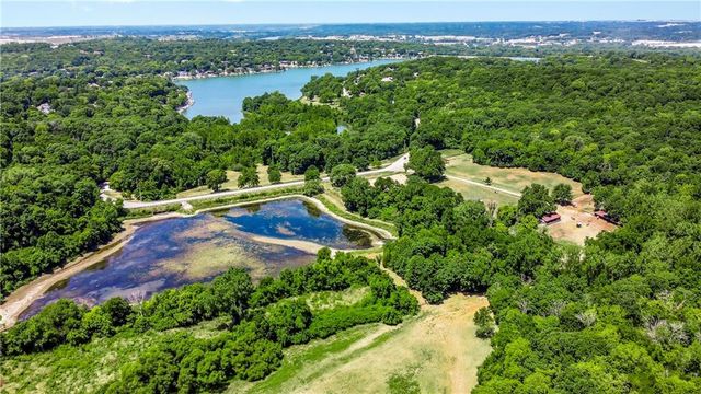 125 Lakeshore Drive S, Lake Quivira, KS 66217