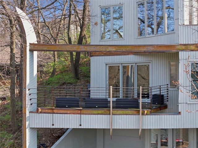 125 Lakeshore Drive S, Lake Quivira, KS 66217