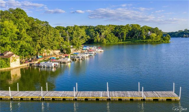 125 Lakeshore Drive S, Lake Quivira, KS 66217
