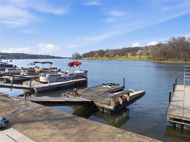 125 Lakeshore Drive S, Lake Quivira, KS 66217