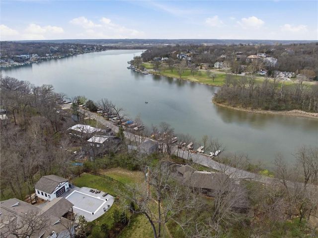 125 Lakeshore Drive S, Lake Quivira, KS 66217