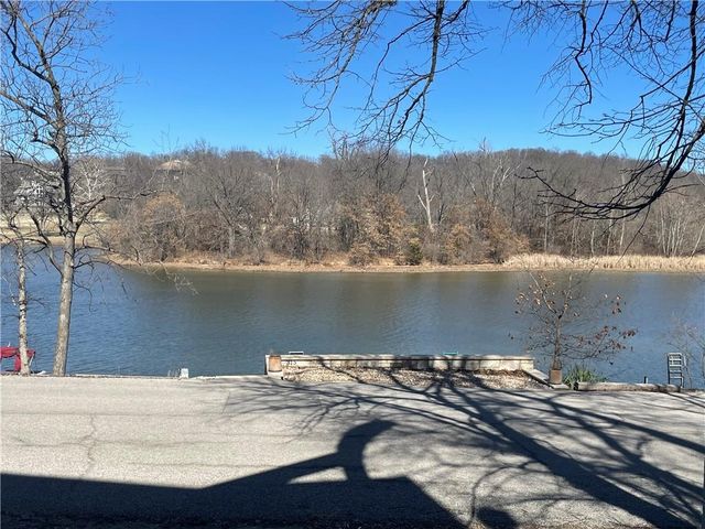 125 Lakeshore Drive S, Lake Quivira, KS 66217