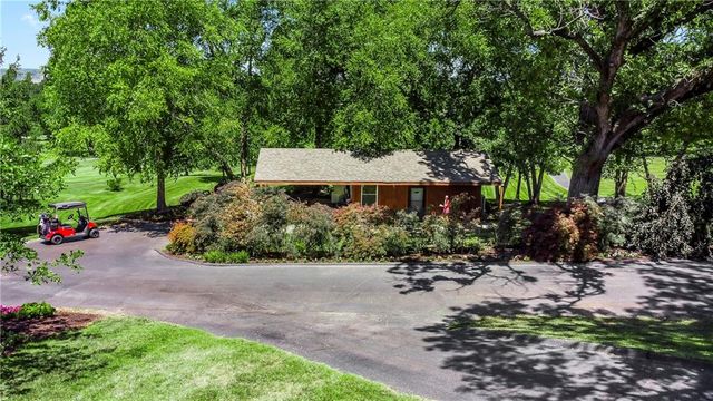 125 Lakeshore Drive S, Lake Quivira, KS 66217