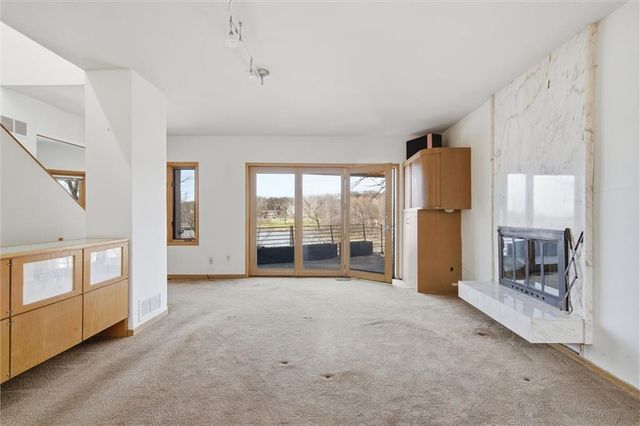 125 Lakeshore Drive S, Lake Quivira, KS 66217