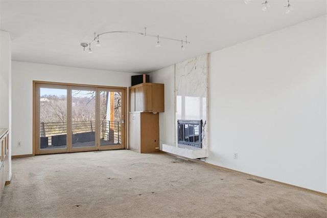 125 Lakeshore Drive S, Lake Quivira, KS 66217