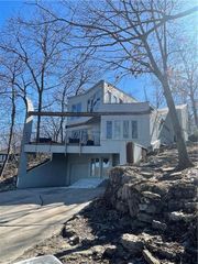 125 Lakeshore Drive S, Lake Quivira, KS 66217