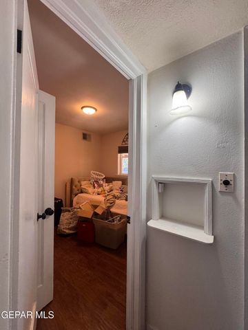 907 BRAZIL Place, El Paso, TX 79903