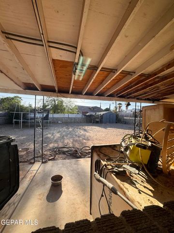907 BRAZIL Place, El Paso, TX 79903