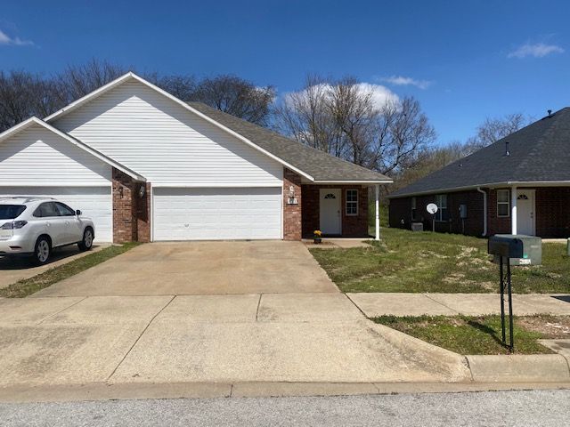 2312 W Skyler Drive, Fayetteville, AR 72703