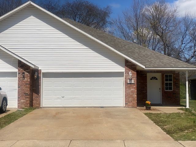 2312 W Skyler Drive, Fayetteville, AR 72703