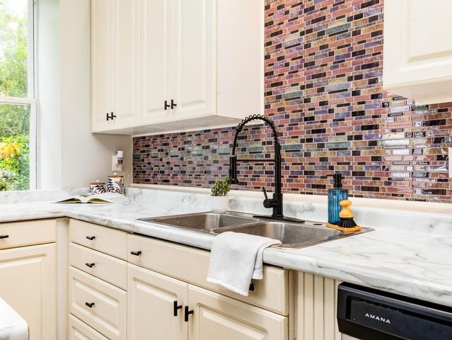 1423 3rd Ave, Beaver Falls, PA 15010