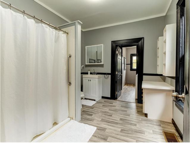 1423 3rd Ave, Beaver Falls, PA 15010