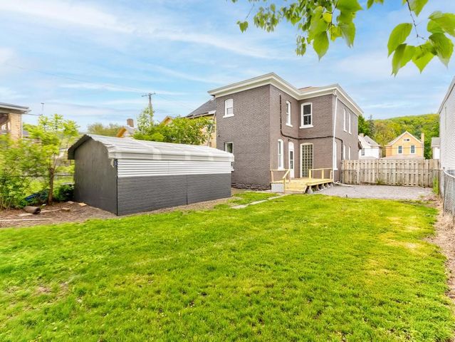 1423 3rd Ave, Beaver Falls, PA 15010