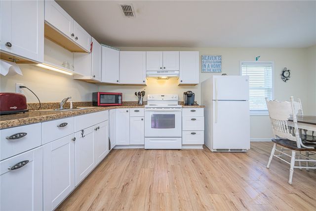 2023 S Kossuth St, Rockport, TX 78382