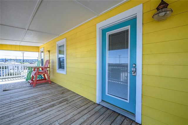 2023 S Kossuth St, Rockport, TX 78382