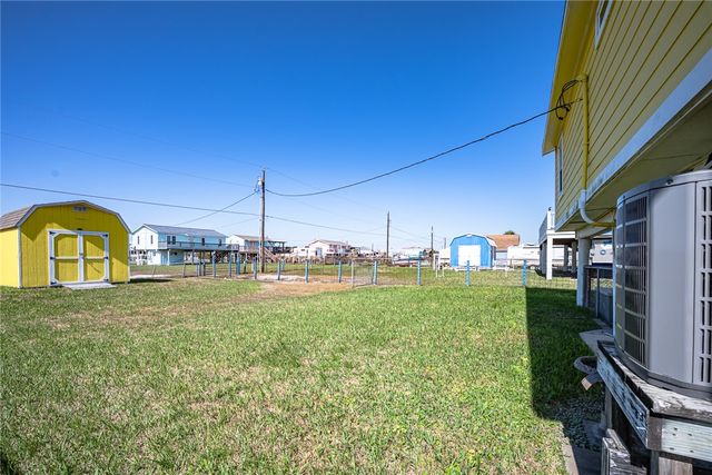 2023 S Kossuth St, Rockport, TX 78382