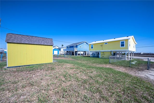 2023 S Kossuth St, Rockport, TX 78382
