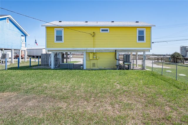2023 S Kossuth St, Rockport, TX 78382