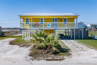 2023 S Kossuth St, Rockport, TX 78382