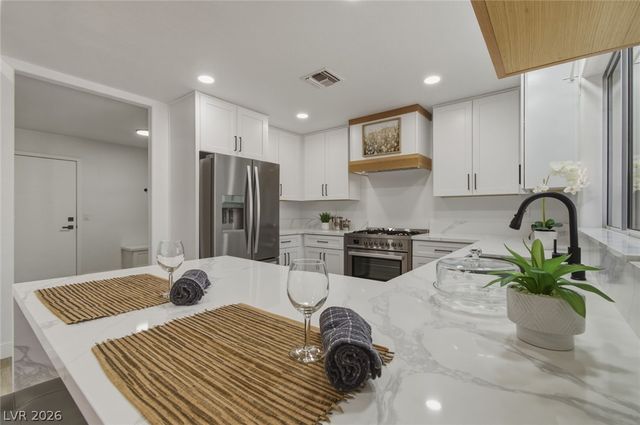 8916 Mountain Gate Drive, Las Vegas, NV 89134