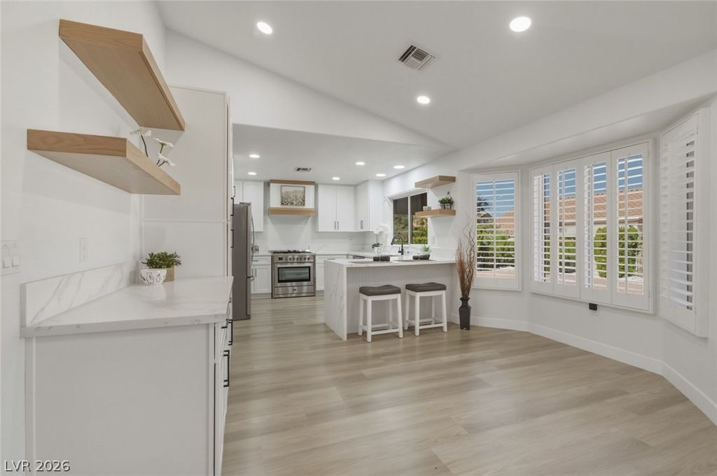 Image 10 of property listing at 8916 Mountain Gate Drive, Las Vegas, NV 89134