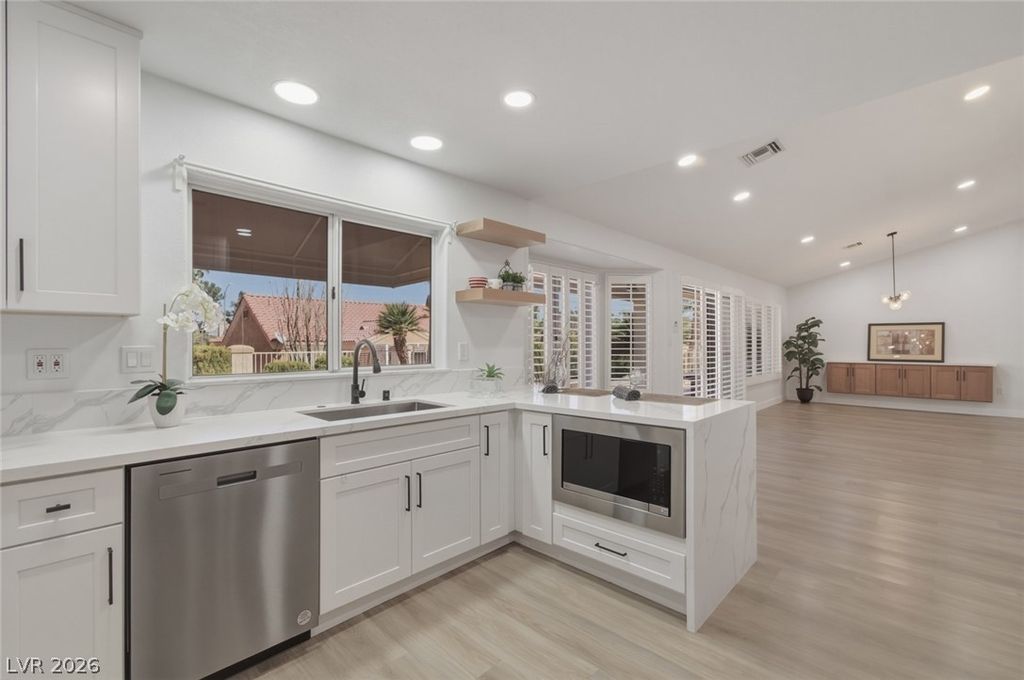 Image 21 of property listing at 8916 Mountain Gate Drive, Las Vegas, NV 89134