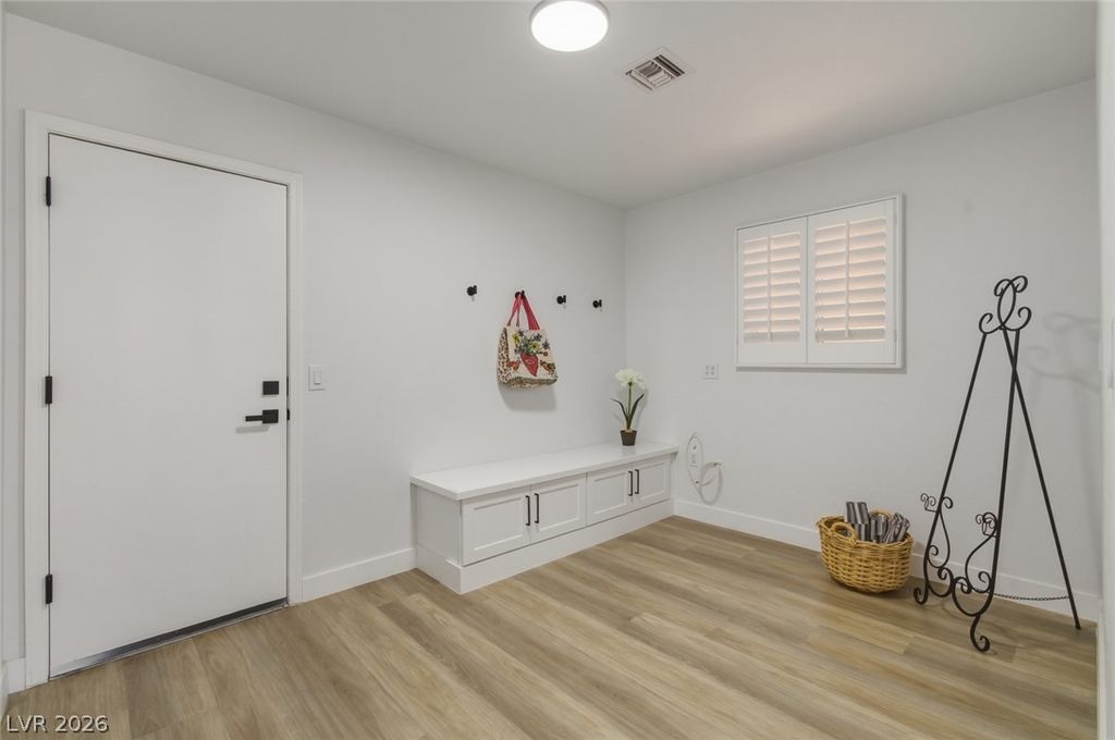 Image 28 of property listing at 8916 Mountain Gate Drive, Las Vegas, NV 89134