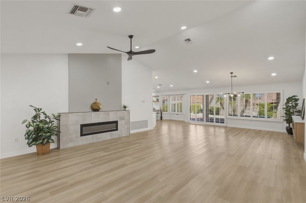 Image 5 of property listing at 8916 Mountain Gate Drive, Las Vegas, NV 89134