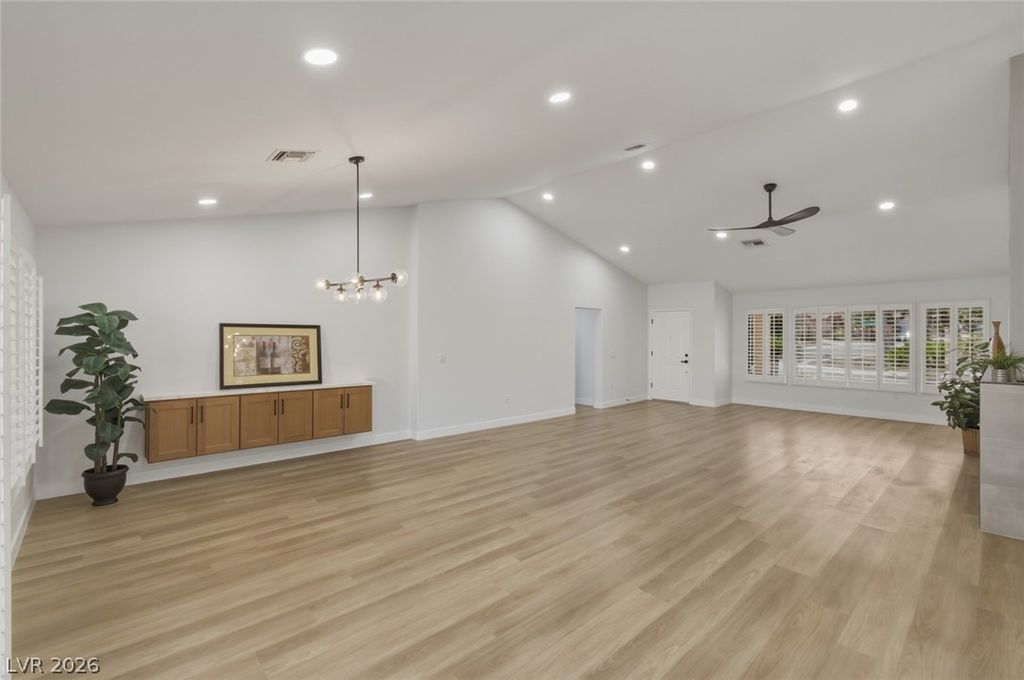 Image 7 of property listing at 8916 Mountain Gate Drive, Las Vegas, NV 89134