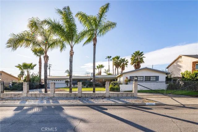1098 Richards, Perris, CA 92571