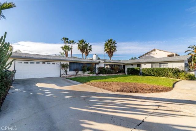 1098 Richards, Perris, CA 92571