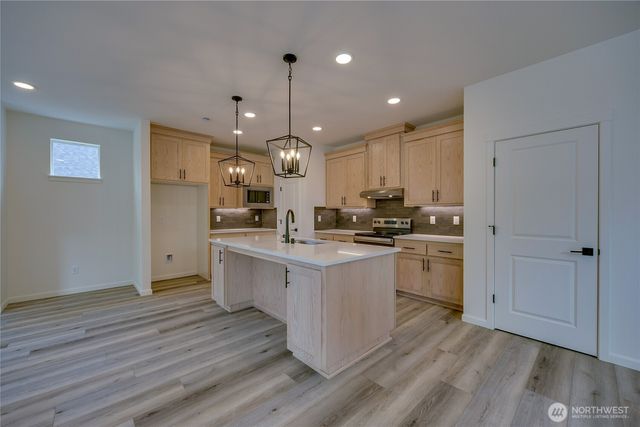 940 RW Fletcher Street, Winlock, WA 98596