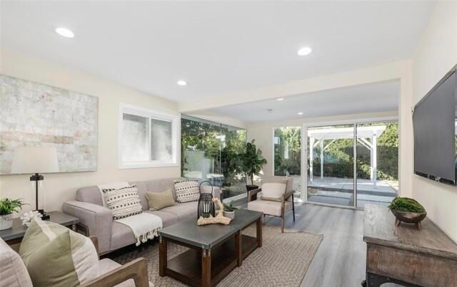 715 N Sunrise Way, Palm Springs, CA 92262