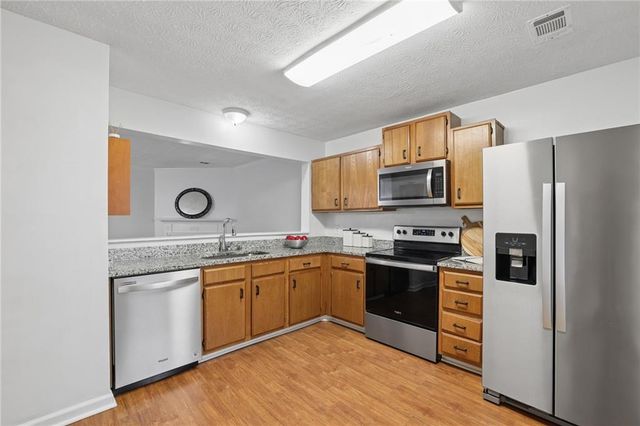 2906 Queen Anne Court, Sandy Springs, GA 30350
