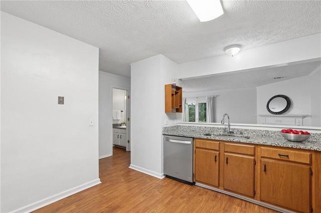 2906 Queen Anne Court, Sandy Springs, GA 30350