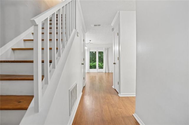 2906 Queen Anne Court, Sandy Springs, GA 30350