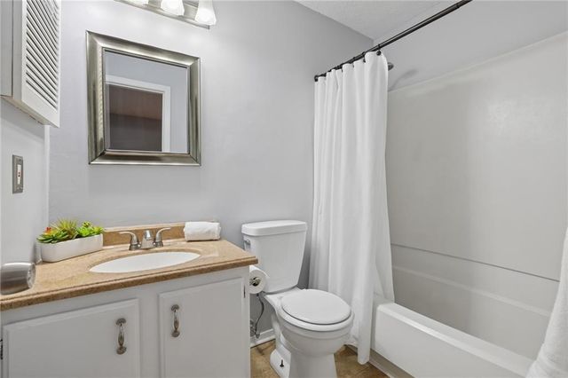 2906 Queen Anne Court, Sandy Springs, GA 30350