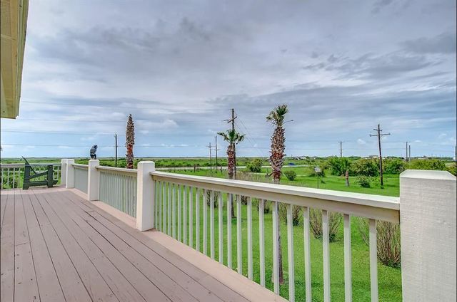 3541 Hannas Reef, Crystal Beach, TX 77650
