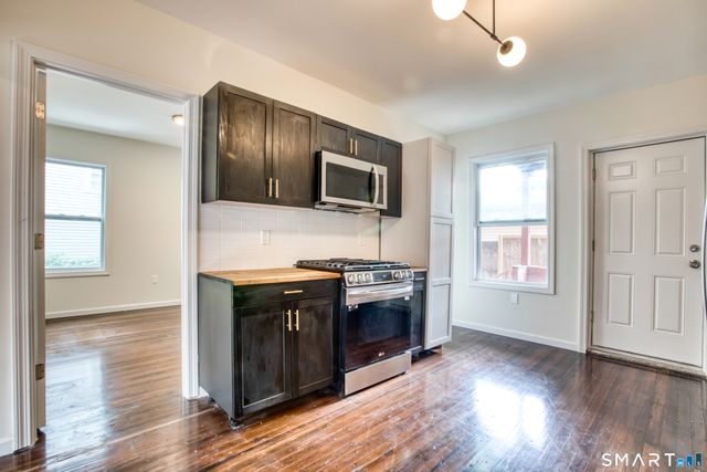 49-51 Kibbe Street 101, Hartford, CT 06106