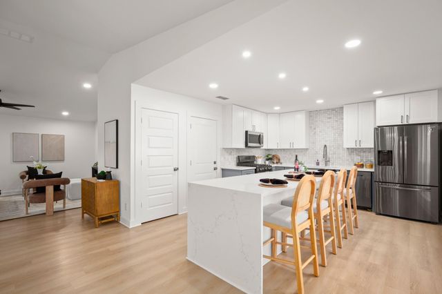 1004 Berrywood DR, Austin, TX 78753