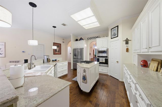 13681 Lakeside Place Drive, Willis, TX 77318