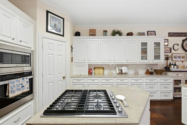 13681 Lakeside Place Drive, Willis, TX 77318