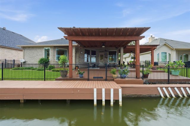 13681 Lakeside Place Drive, Willis, TX 77318