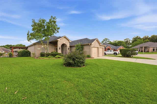 13681 Lakeside Place Drive, Willis, TX 77318