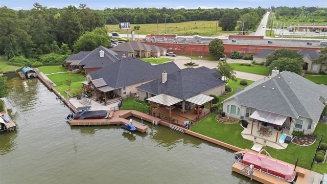 13681 Lakeside Place Drive, Willis, TX 77318