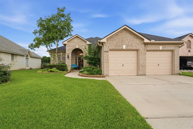 13681 Lakeside Place Drive, Willis, TX 77318