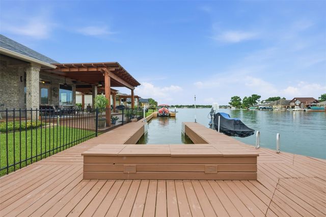 13681 Lakeside Place Drive, Willis, TX 77318